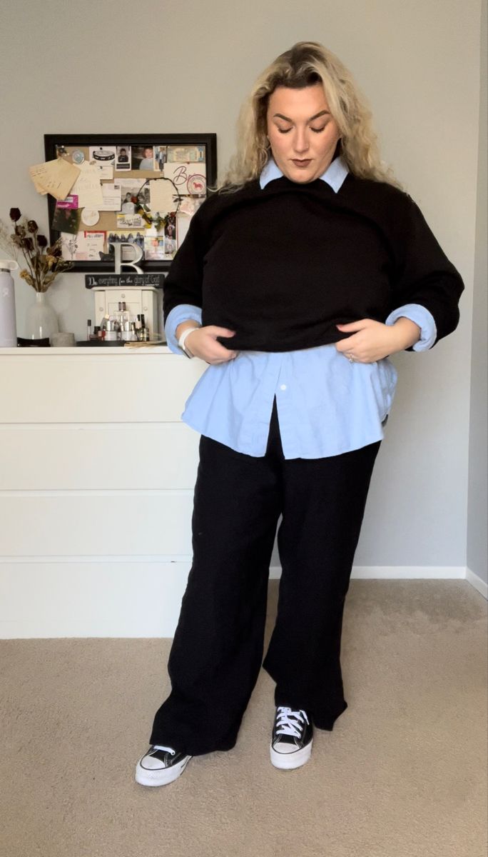 Oversized button up platform converse baggy pants work outfit Plussize Outfit Ideas Winter, Mid Size Office Fashion, Plus Size Scandinavian Style, Winter Plus Size Outfits Casual, Copenhagen Style Plus Size, Creative Office Outfit, How To Style Crewneck, Size 22 Fashion For Women, Office Day Outfit