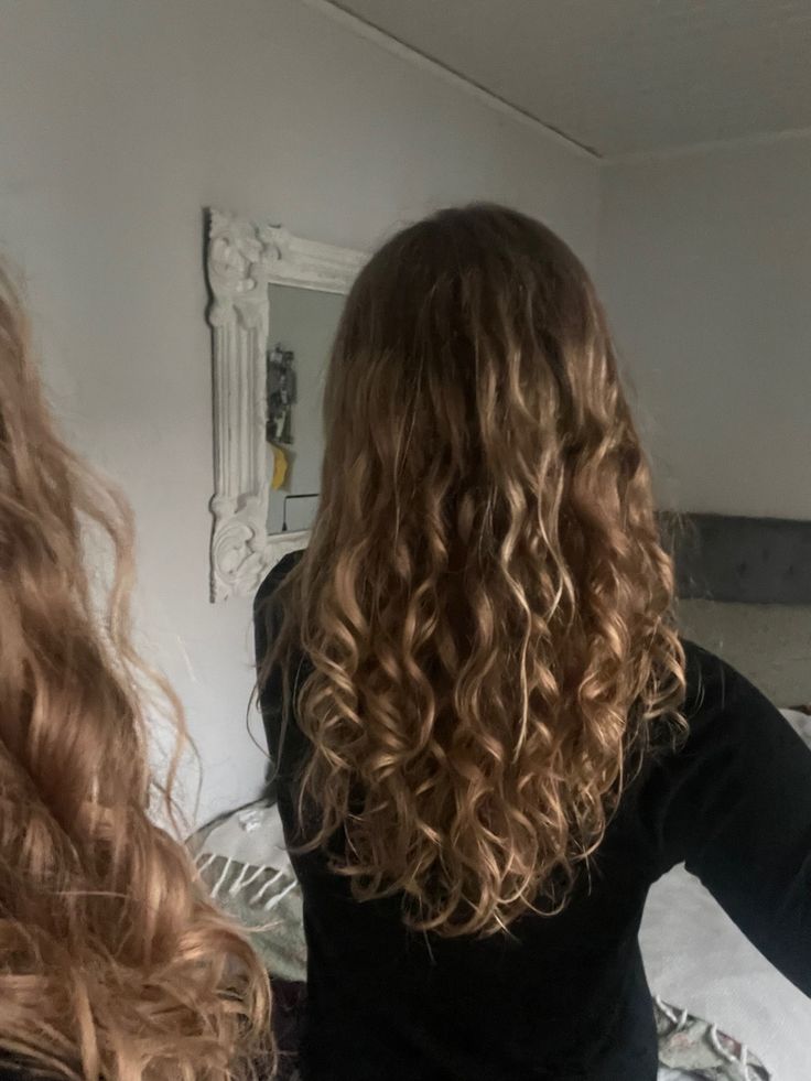 Blonde Wavy Hair, Blonde Curly Hair, Dirty Blonde Hair, Dark Blonde Hair, Wavy Curly Hair, Curly Hair Inspiration, Curly Hair Routine, Long Blonde, Cut My Hair