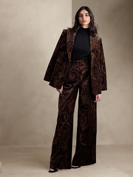 Veluro Relaxed Velvet Pant | Banana Republic Wedding Guest Pants, Velvet Pant, Tweed Blazer Women, Boho Paisley, Guest Attire, Wedding Attire Guest, Cocktail Attire, Velvet Pants, Formal Attire