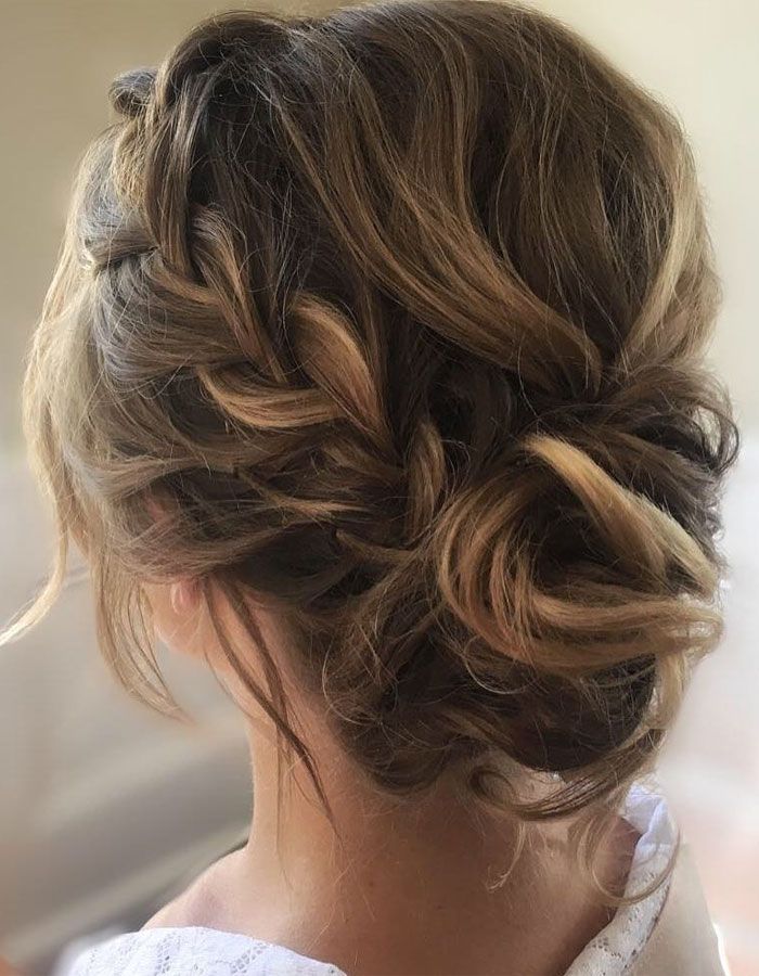 Crown braid updo http://eroticwadewisdom.tumblr.com/post/157383594317/hairstyle-ideas-im-in-love-with-this-hair-color Boho Plaits, Medieval Hair, Crown Braid Updo, Sanggul Modern, Peinados Recogidos, Hairstyles Wedding, Bridesmaid Hair Updo, Braided Hairstyles Updo, Penteado Cabelo Curto