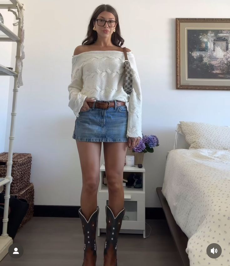 Western Outfits Women Brown Boots, Fall Fits With Cowboy Boots, Aesthetic Outfits With Cowgirl Boots, Country Dinner Outfit, White Cowboy Boots Fall Outfit, Aesthetic Cowgirl Boots Outfit, Stylish Cowgirl Outfits, White Ruffle Skirt Outfit Ideas, Seaworld Outfit Ideas Summer