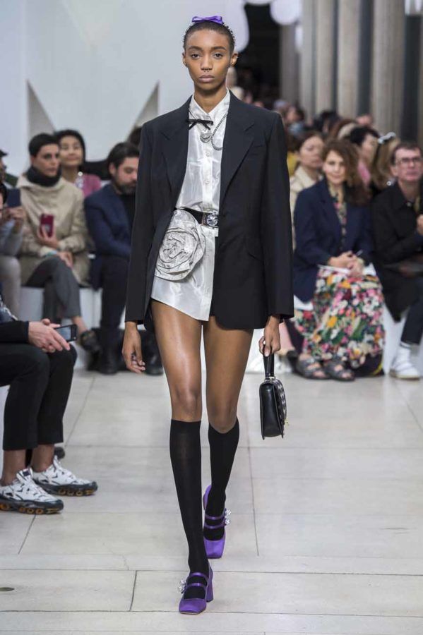 Miu Miu SS 2019 Heels With Socks Outfit, Heels With Socks, Socks With Heels, Streetstyle Winter, Heels And Socks, Mens Fashion Summer Outfits, Paris Vogue, Capsule Wardrobe Basics, Sporty Street Style