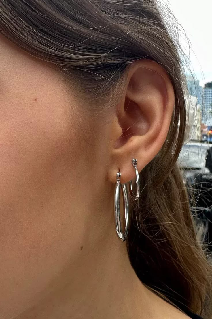 Silver Hoops Aesthetic, Double Hoop Earring, Second Ear Piercing, Hoop Earrings Aesthetic, Double Ear Piercings, Hoop Earring Set, Pretty Ear Piercings, Double Hoop Earrings, Earrings Aesthetic