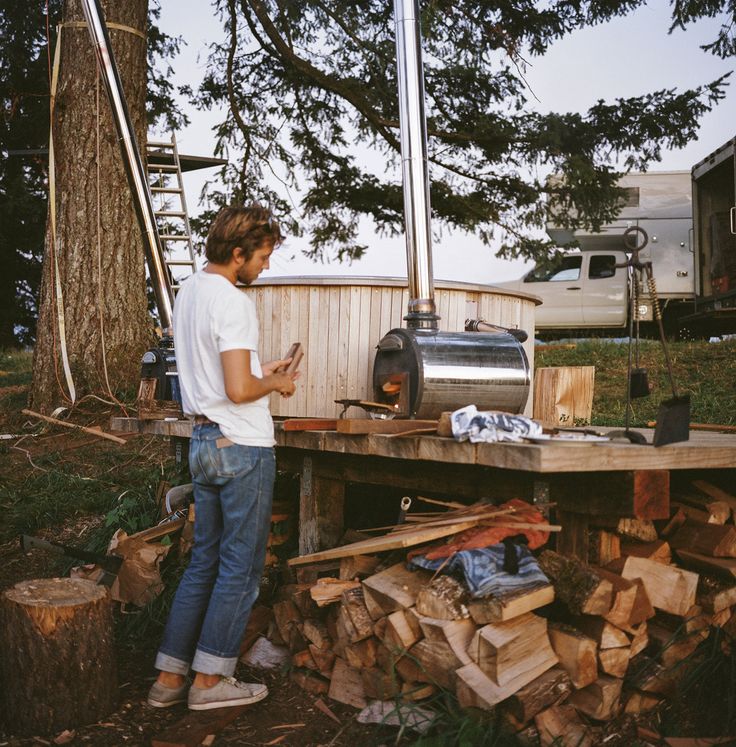 Hardworking Man Aesthetic, Granola Men Style, Granola Men, Granola Guy Style, Granola Boy Aesthetic, Granola Guy Aesthetic, Granola Boy, Hardworking Man, Outdoors Man