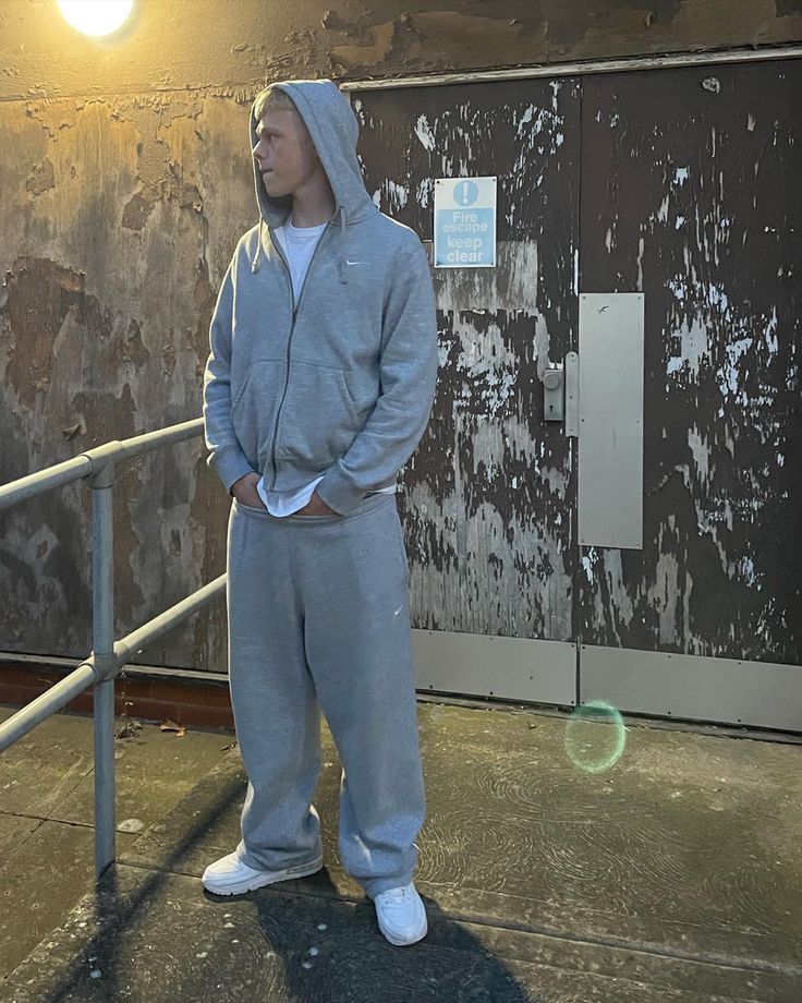 Comfy Tracksuit Outfits, Jogging Outfit Homme, Modest Mens Outfits, Jogging Outfit Men, Uk Mens Fashion Streetwear, Nike Tracksuit Men, Men Tracksuit Outfit, Outfit Jogging, Uk Streetwear