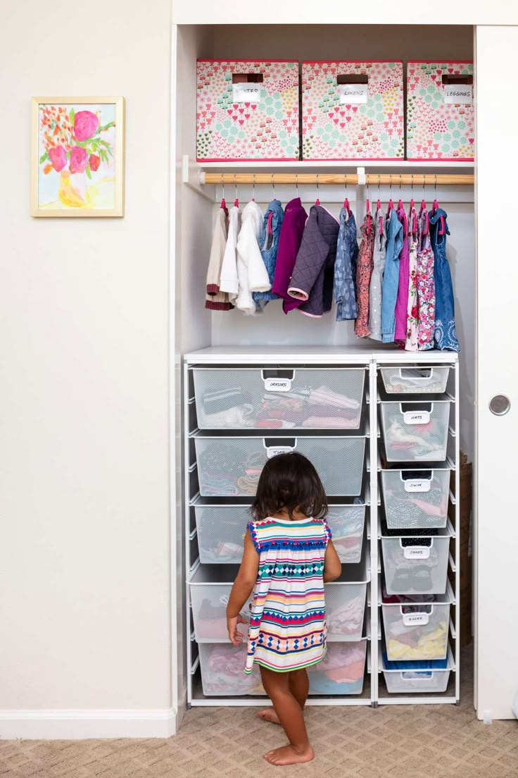 kid-closet-storage-storage-bins-pull-out-baskets-37ytK_muaMn8Mnvn-TrIeZ Mini Closet Ideas, Girls Room Storage, Cubby Storage Bins, Bedroom Ideas Kids, Kids Closet Storage, Girls Closet Organization, Ideas For Small Apartments, Girls Bedroom Storage, Small Closet Storage