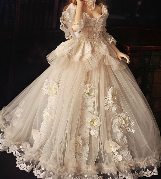 Gaun Abad Pertengahan, Ethereal Dress, Old Fashion Dresses, Fantasy Dresses, Fantasy Gowns, Ball Gowns Evening, Fairytale Dress, Ball Gowns Prom, Fantasy Dress