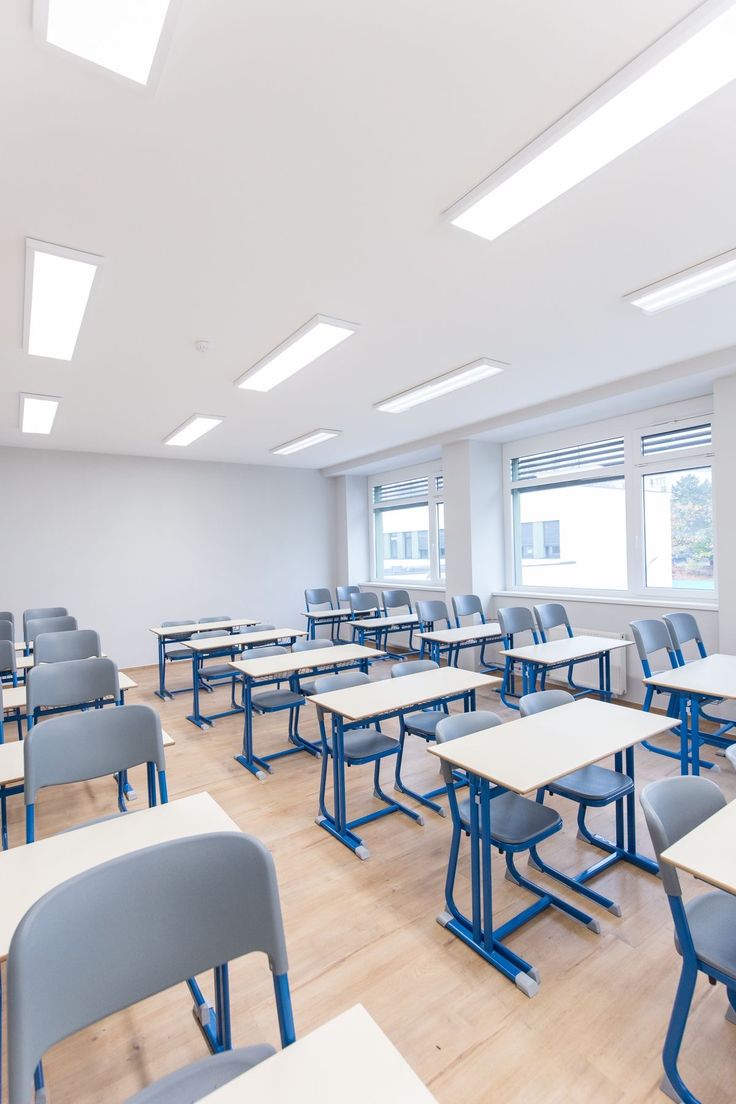 an empty classroom with desks and chairs