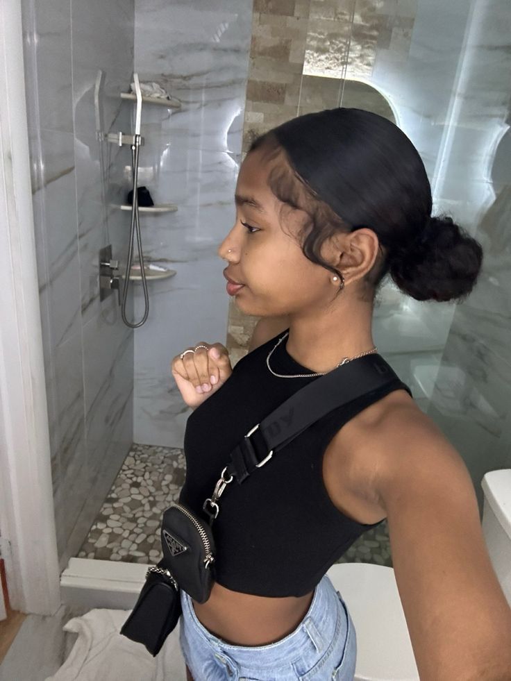 Pose Selfi, Layered Haircuts Bob, Bob Pixie Haircut, Medium Length Layered Haircuts, Slick Hair, Bob Pixie, Natural Hair Bun Styles, Mixed Curly Hair, Sleek Ponytail Hairstyles