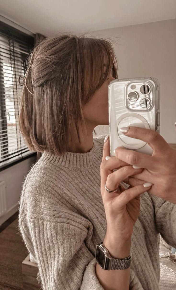 Short Brown Hair, Hair Inspiration Short, Haircut And Color, Penteado Cabelo Curto, Short Hair With Bangs, Hair Envy, Shoulder Length Hair, Light Brown Hair, Aesthetic Hair