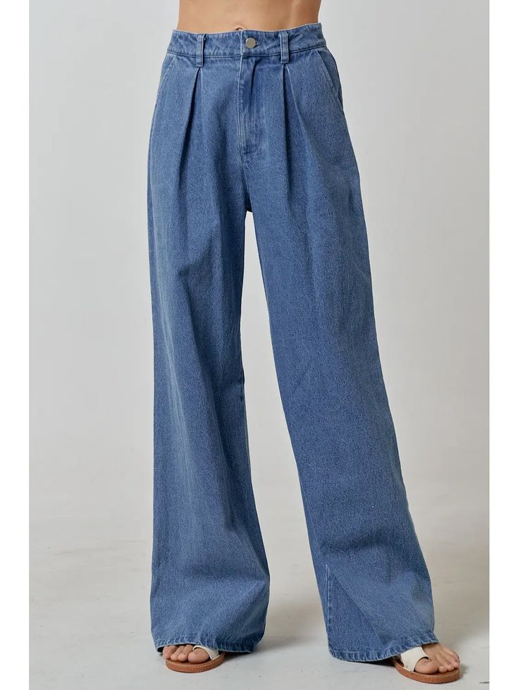 Trying to emulate all of the Fleetwood Mac vibes? We've got you covered in our 70's Pleated Wide Leg Jeans! - Small bit of stretch 100% Cotton denim - Medium denim wash with small pleats in the front and a button and zipper closure - Run true to size | Model is 5'8" wearing a size Small Denim Palazzo, Denim Street Style, Eclectic Clothing, Palazzo Pant, Perfect Denim, Wide Jeans, 90s Style, Denim Trousers, Trendy Accessories