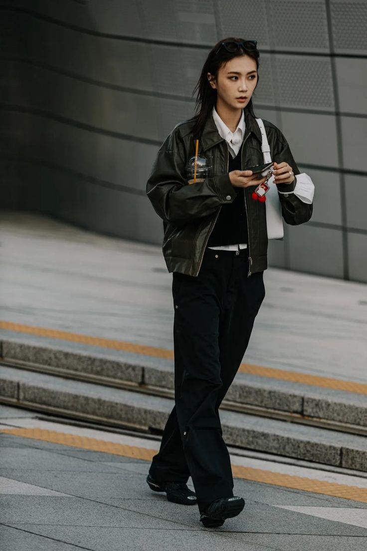 Japan Street Style Women, Japanese Outfits Street Style, Tokyo Fits, Tokyo Outfits, Korea Street Style, Japan Fashion Street, Top Street Style, Tokyo Street Style, Seoul Fashion Week