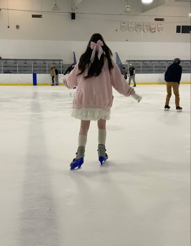 tiktok: lust4lif3 Cute Winter Outfits Pink, Outdoor Ice Skating Outfit, Ice Skating Outfit Aesthetic, Ice Skating Outfit Casual, Ice Skating Fits, Aesthetic Outfits Hijab, Skate Aesthetic Outfits, Skater Girl Aesthetic, Competition Skating Dress