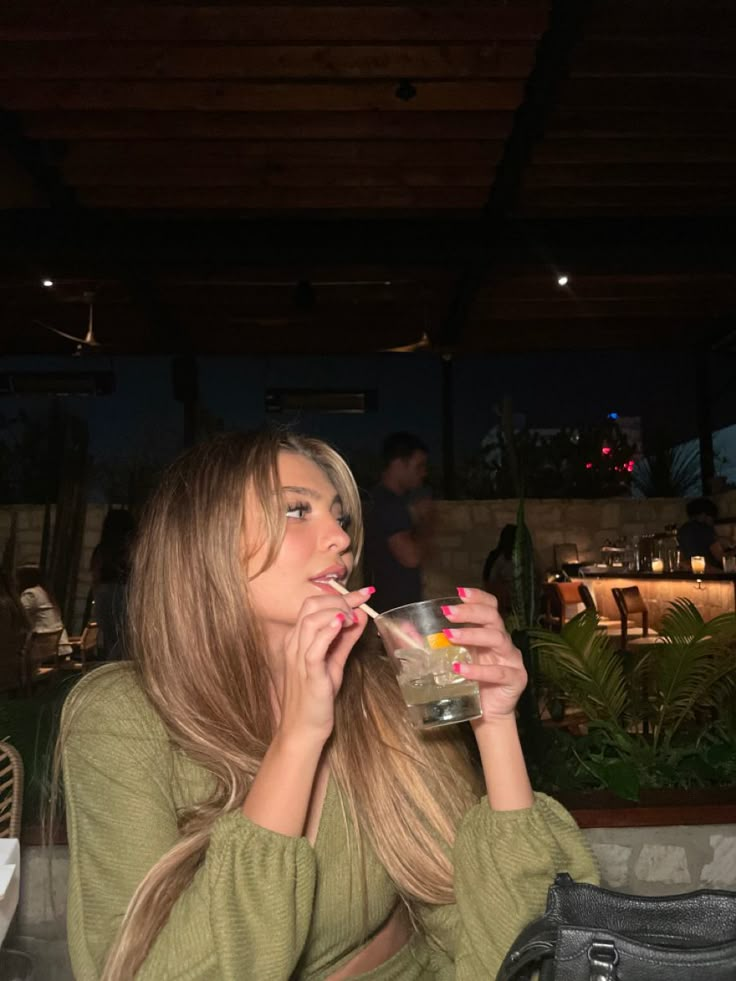 Posing With Drink In Hand, Photo With Drink In Hand, Drinking Out Of Straw Pose, Dinner Selfie Aesthetic, Poses With Cocktail Drink, Across Table Poses, Drinking Photo Ideas, Drink Poses Instagram, Pose With Drink In Hand