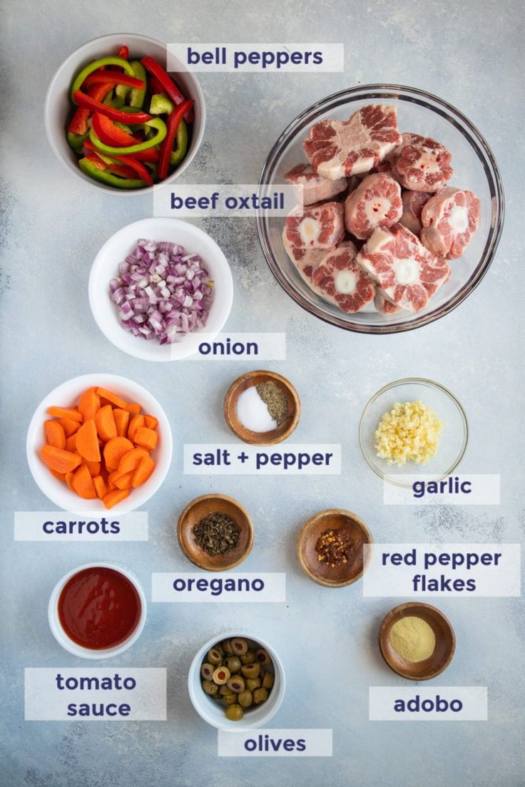 the ingredients to make this recipe include meat, peppers, carrots, onions, bell peppers and onion oil