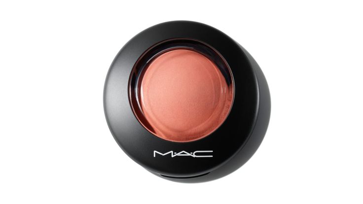 Baked minerals refined into a powder blush formula provide an exceptionally sheer application. The lightweight blush formula glides onto skin to achieve luminous colour that builds lightly, layer after layer, without heavy coverage. This sheer blush enhances the cheekbones with a veil of natural-looking, radiant colour. | MAC Cosmetics Mineralize Blush Like Me (3.2) Mac Gingerly Blush, Mac Raizin Blush, Mac Blush Please, Mac Gentle Blush, Mac Cosmetics Blush Swatch, Blush Mac, Powder Blush, Luminous Colours, Blush Makeup