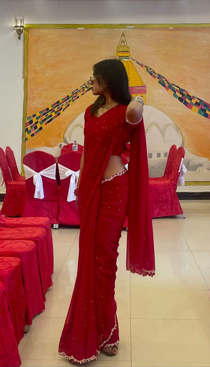 Red Colour Saree For Farewell, Red Simple Saree, Red Sari Aesthetic, Red Farewell Saree, Red Sari Look, Red Saree For Farewell, Red Saree Look Modern, Red Saree Aesthetic, Red Saree Look