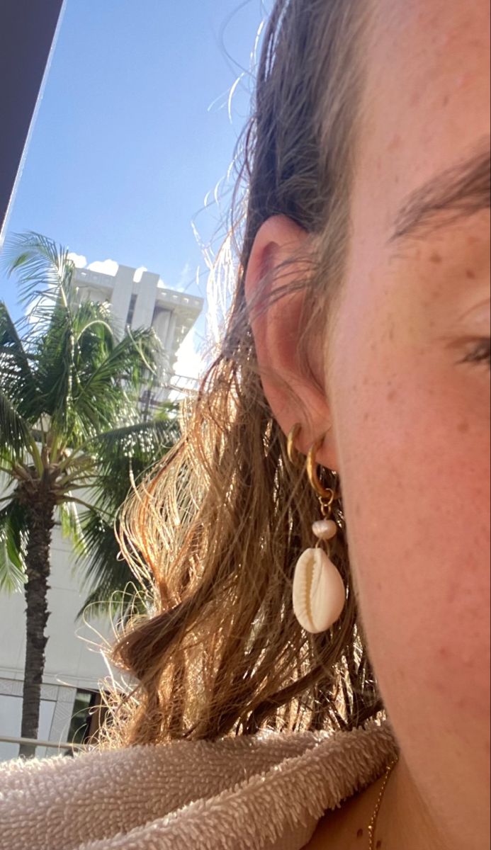 Summer Earing Stacks, Summer Earrings Beach, Boho Earring Stack, Cute Summer Earrings, Beach Earrings Aesthetic, Gold Beachy Jewelry, Coconut Girl Earrings, Beach Earring Stack, Summer Earrings Aesthetic