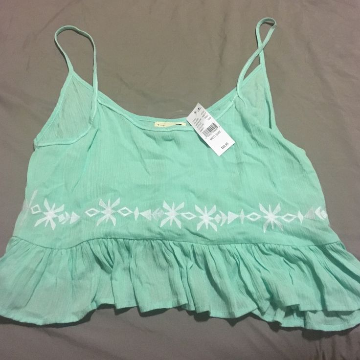 It Is Cropped! It's A Real Shirt With Tags From Pacsun! Cropped Green Tops For Beach Season, Green Cropped Top For Beach Season, Green Cropped Top For Summer, Green Cropped Summer Top, Green Cropped Top For Beach, Cropped Green Top For Beach, Green Cropped Tank Top With Bra-friendly Design, Forever 21 Green Trendy Crop Top, Pacsun Long Sleeve Tops