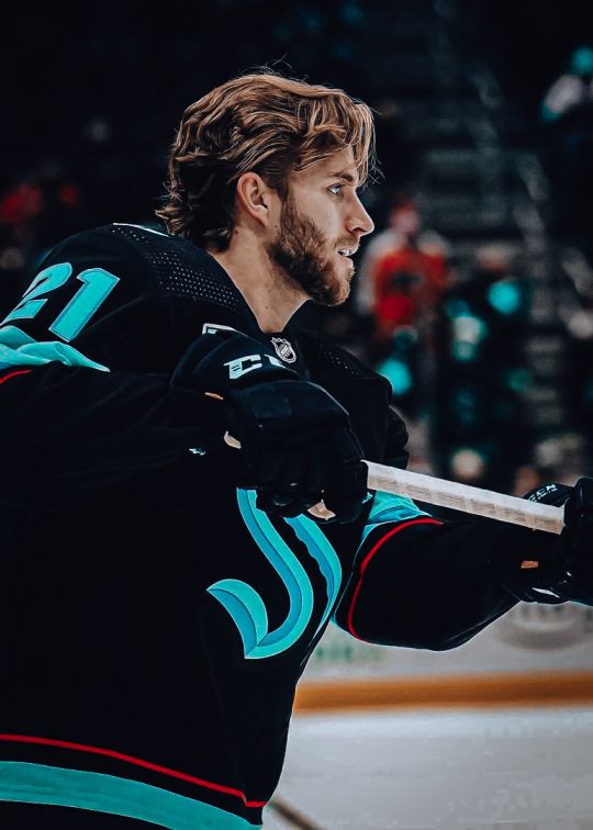 the hockey player is holding his stick in one hand and ready to hit the puck