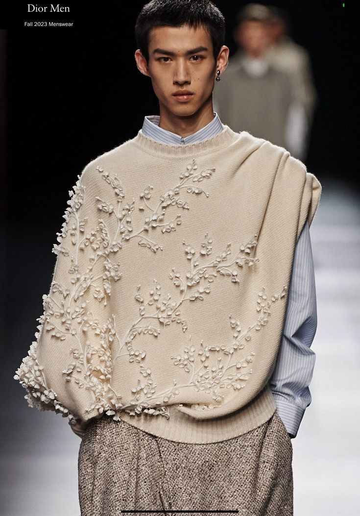 Embroidery Knitwear, Runway Knitwear, Donna Karan Dress, Designer Sweater, Knitwear Fashion, Embroidered Clothes, Kurta Designs, Best Wear, Sweater Design