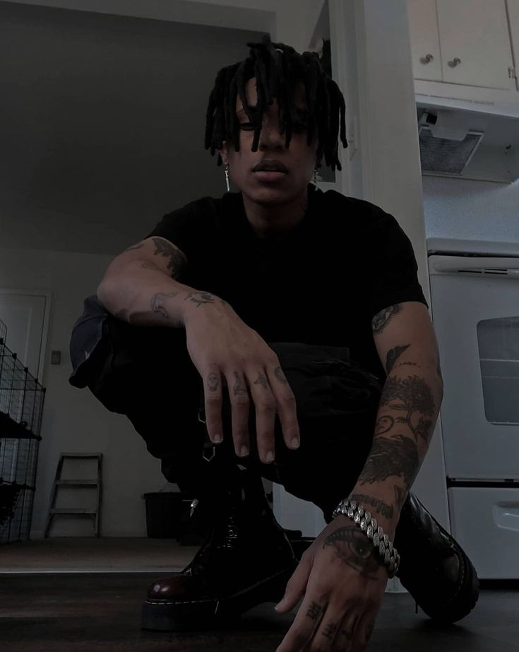 Black Goth Men Aesthetic, Black Goth Guy Aesthetic, Karl Asmr, Hot Goth Guys, Afro Goth Men, Black Goth Men, Black Grunge Boy, Hot Goth Men, Black Goth Boy