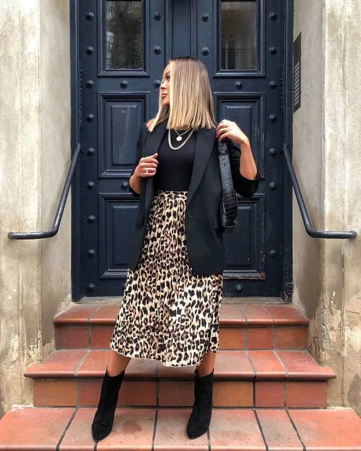 Animal Print Skirt Outfit, Leopard Print Skirt Outfit, Leopard Skirt Outfit, Printed Skirt Outfit, Mode Ab 50, Skirt Outfit Fall, Chique Outfit, Leopard Print Skirt, Blazer Outfit