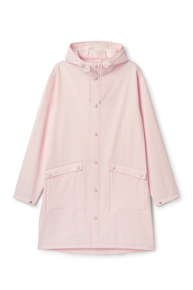 Fall Coat Outfit, Outfit Sporty, Pink Raincoat, Raincoat Outfit, Rain Coats, Basic Black Dress, Long Rain Coat, Yellow Raincoat, Coat Outfit