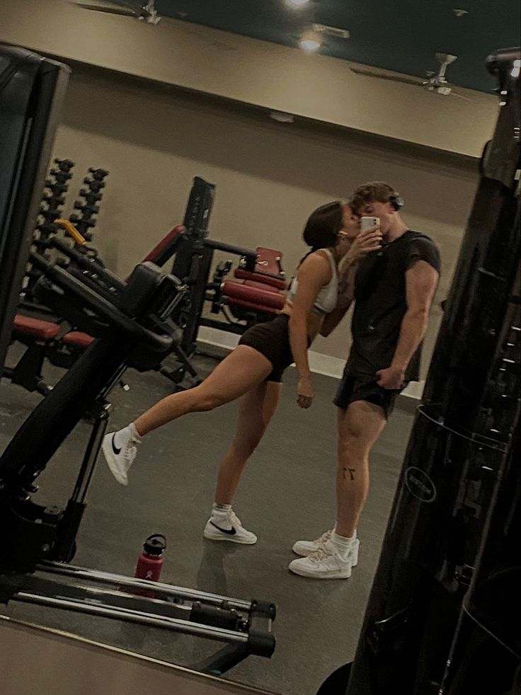 Couples Vision Board, Gym Couple, Fitness Vision Board, Gym Pictures, Gym Photos, Life Vision Board, Trening Fitness, Cute Couples Photos, A Gym