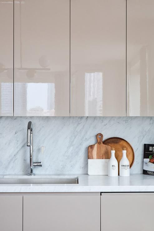 the kitchen counter is clean and ready for us to use