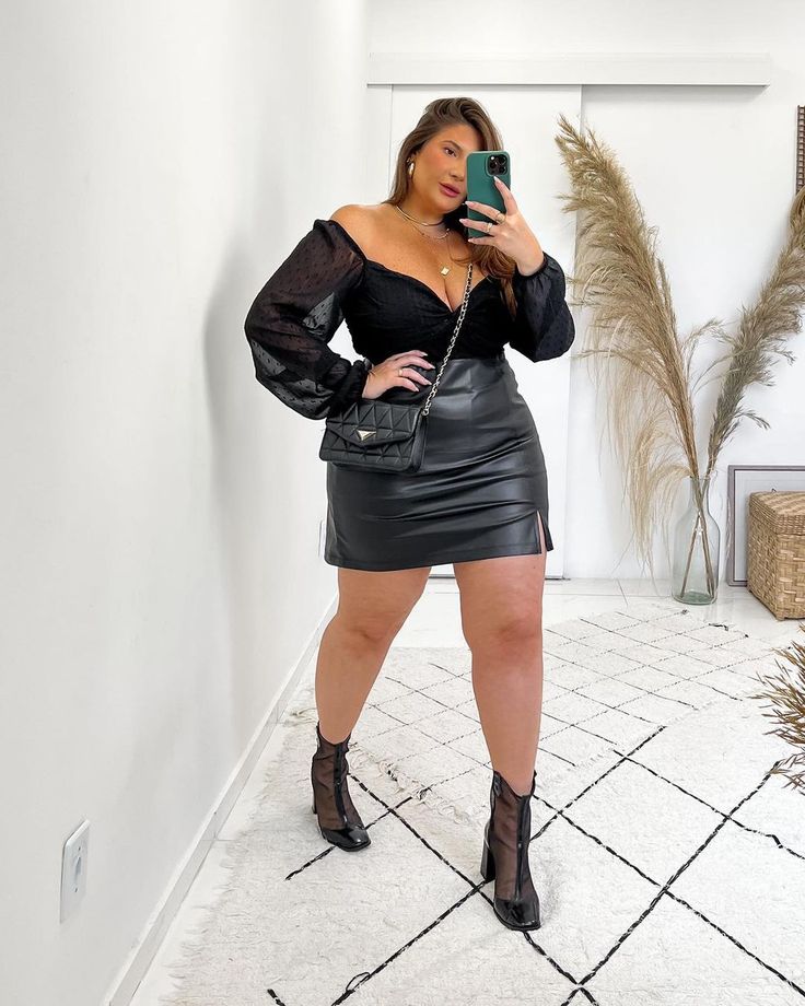 Cold Weather Casual Outfits, Plus Size Bar Outfit, Plus Size Bar Outfit Night, Plus Size Clubbing Outfits, Plus Size Vegas Outfits, Leather Skirt Outfit Party, Plus Size Night Out Outfit Clubwear, Plus Size Going Out Outfits Night, Clubbing Outfits Plus Size