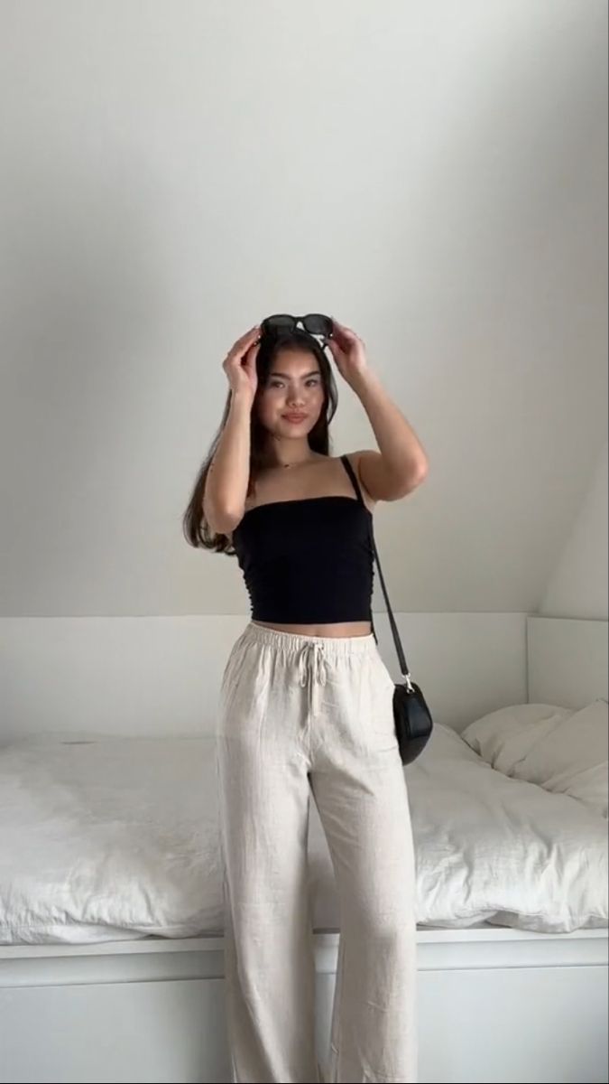 Casual College Outfits Summer, Linen Pants Outfit Summer, Flowy Pants Outfit, Madonna Vogue, Cotton Wide Leg Pants, Wide Leg Pants Casual, Linen Pants Outfit, Hot Summer Outfits, Summer Pants Outfits