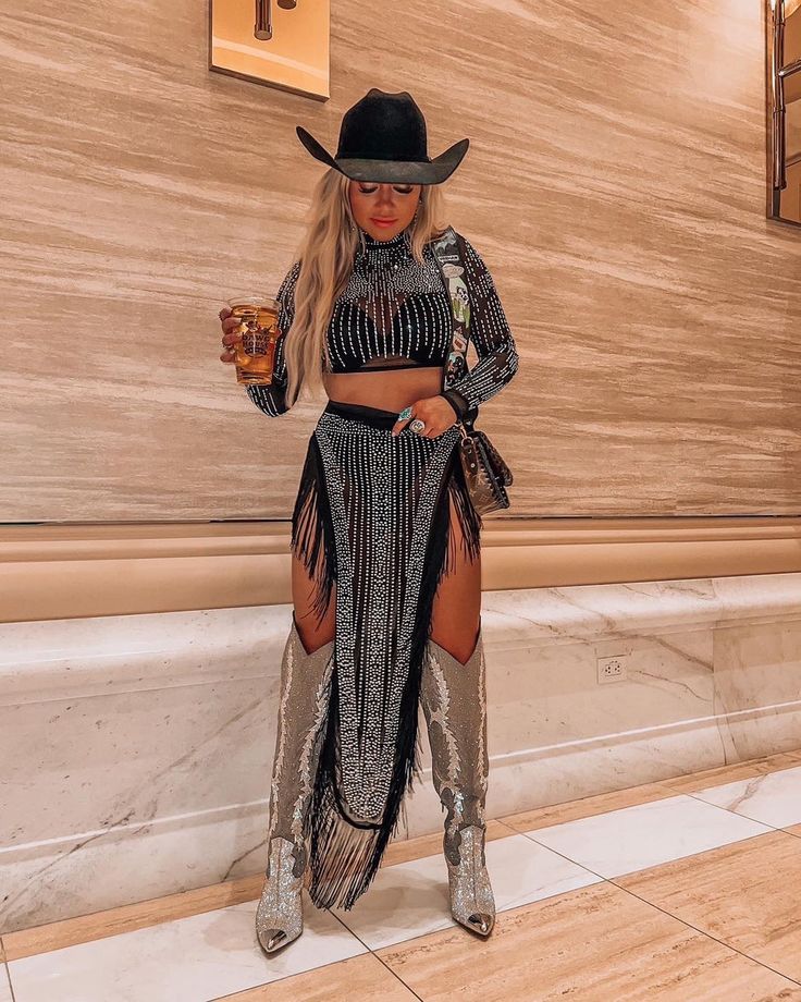 Vegas Showdown Two Peice – Punchy Blonde Nfr Outfits For Vegas, Nfr Outfits For Vegas Cowgirl Fashion, Punchy Blonde, Houston Rodeo Outfit, Western Glam Outfit, Western Inspired Outfits, Cute Western Outfits, Nfr Outfits, Rodeo Chic