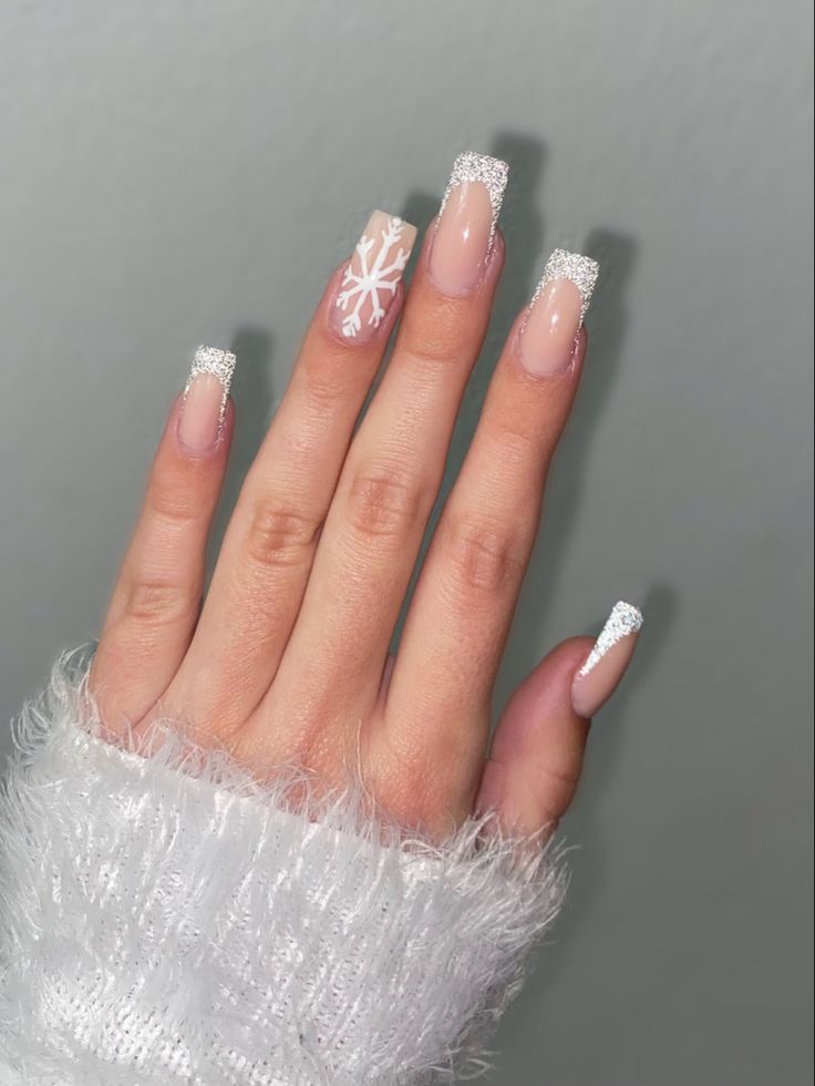 Christmas Nails White Silver, Christmas White French Tip Nails, Christmas Nails Acrylic White, White And Silver Christmas Nails, White Nails For Christmas, Christmas Nude Nails, Christmas Nails Simple Short, Cristmass Nails 2024, X Mas Nails