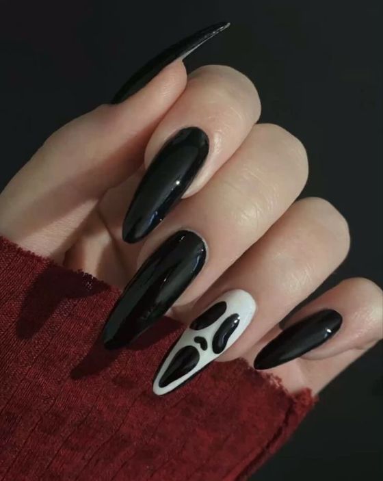 "Transform your nails into works of art with these #HalloweenNailDesigns that are sure to impress. Whether you're going for a classic black and orange look or something more unique, these #HalloweenNailIdeas have got you covered. 🕷️🕸️ #NailsofInstagram #HalloweenBeauty #NailAddict #HalloweenNailArt #HalloweenNailGoals #HalloweenNailInspo #NailEnvy #HalloweenNailGame #NailSwag #HalloweenNailGoals Xl Goth Nails, Nail Art Designs At Home, Fun Halloween Nails, Paznokcie Hello Kitty, Horror Nails, Goth Nails, Grunge Nails, Halloween Nail, Fire Nails