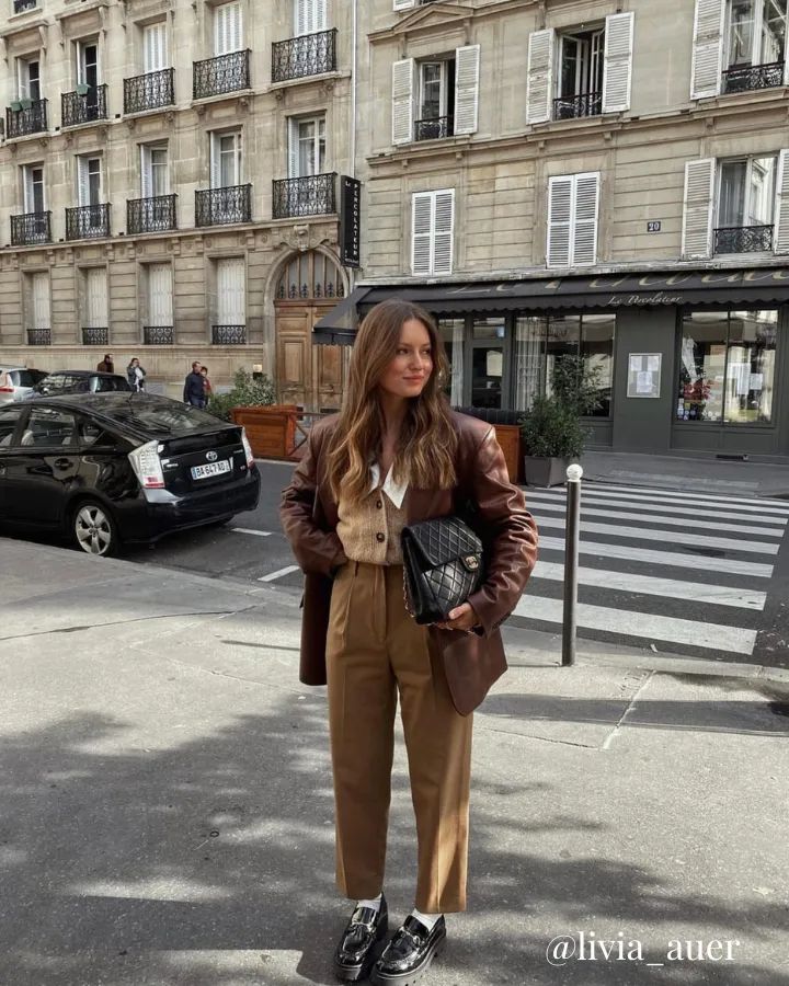 Livia Auer, Ankle Pants Outfit, Comfy Summer Outfits, Fall Colours, Leather Jacket Outfits, Brown Outfit, Classy Casual Outfits, Blush Dresses, Ankle Length Pants