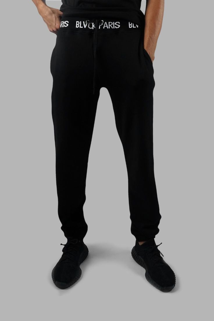 Black Waistband Jogging. Perfect for casual outfit and for your training . #black #white #outfit #ad Black Joggers Outfit, Jogger Outfit, Black White Outfit, Joggers Outfit, White Outfit, Black Joggers, Casual Outfit, Jogging, Everyday Wear