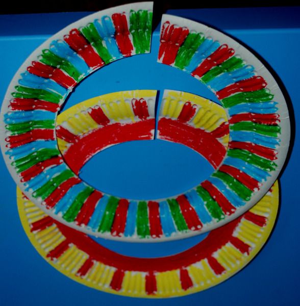 two plates with different colored plastic toothbrushes on top of each other in the shape of a circle