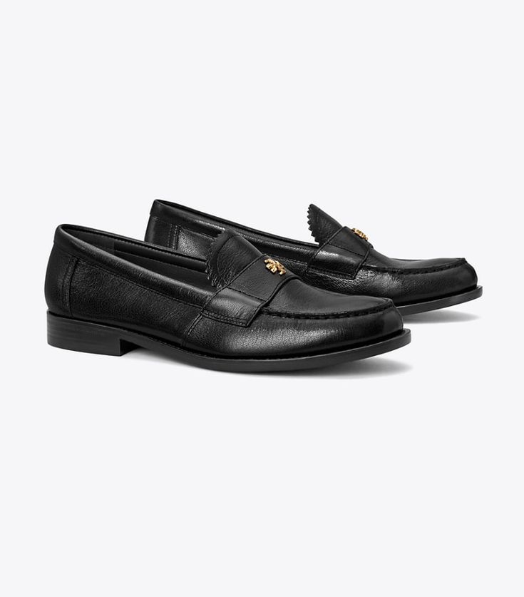 Classic Loafer: Women's Designer Flats | Tory Burch French Wardrobe Basics, Tory Burch Loafers, Fall Winter Style, Stacked Heel Boots, Fashion Jackson, Designer Flats, Wardrobe Classic, Footwear Design Women, Scalloped Edges