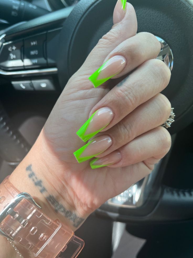 Fun bright green nails #coffinnail #squarenails #coffinnails #greennail French Tip Neon Green, Green Nails Acrylic Summer, Lime Green Nails Square, Bright Green Nails Designs Summer, Summer Nails Green Neon, Lime Green French Nails, Neon Green Tips Nails, Lime Green Tips Nails, Fluorescent Green Nails