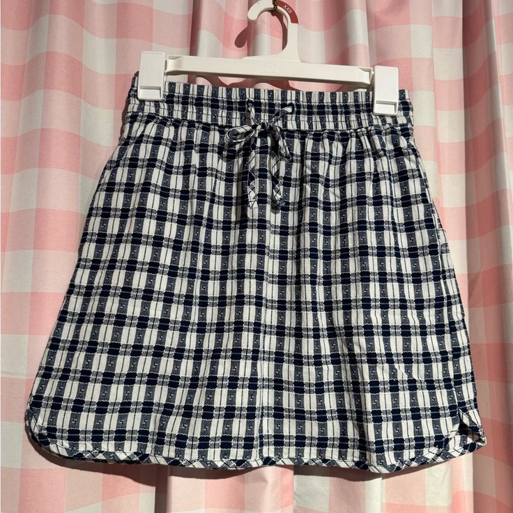 Simple And Sporty, This Pull-On Mini Skirt Has A Drawstring Waist, Curved Hems Andyour Favoritepockets (!). In A Fun, Textured Gingham Print, It's Easy To Dress Up With Sandals Or Down With Sneaks. New With Tag! Sold Out On Madewell Website. Questions? Comment Below! Casual Mini Skirt With Elastic Waistband For Daywear, Casual Mini Skirt For Daywear, Casual Short Skirt For Vacation, Casual Mini Length Bottoms For Daywear, Casual Mini Length Daywear Bottoms, Casual Mini Skort For Daywear, Casual Short Skirt For Daywear, Casual Spring Skort For Daywear, Preppy Mini Length Summer Bottoms