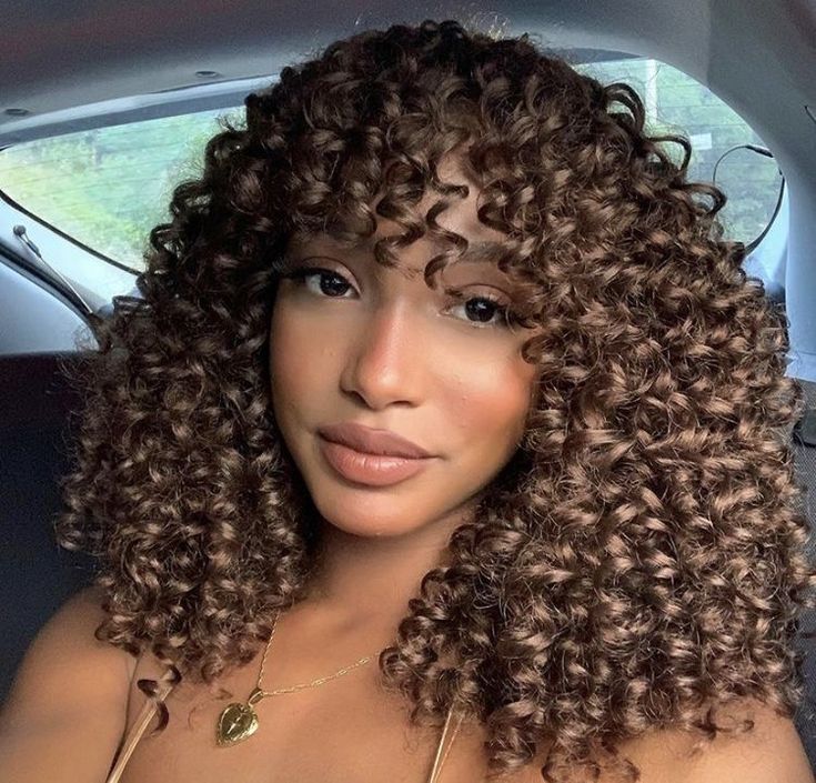 Dyed Curly Hair, Highlights Curly Hair, Mixed Curly Hair, Honey Brown Hair, Brown Curly Hair, Colored Curly Hair, Beautiful Curly Hair, Natural Curls Hairstyles, Hairdos For Curly Hair