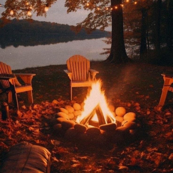 fall feels 🥮🌰🍂 #fall #fallvibes #autumn #autumnvibes🍁 #autumnvibes #autumn🍁 #aesthetic #hopecorner_ Fun Fall Aesthetic, Autumn Equinox Aesthetic, Fall Romance Aesthetic, Autumncore Aesthetic, Fall Sunset, Fall Feels, Autumn Aesthetic, Fall Fun, Fall Vibes