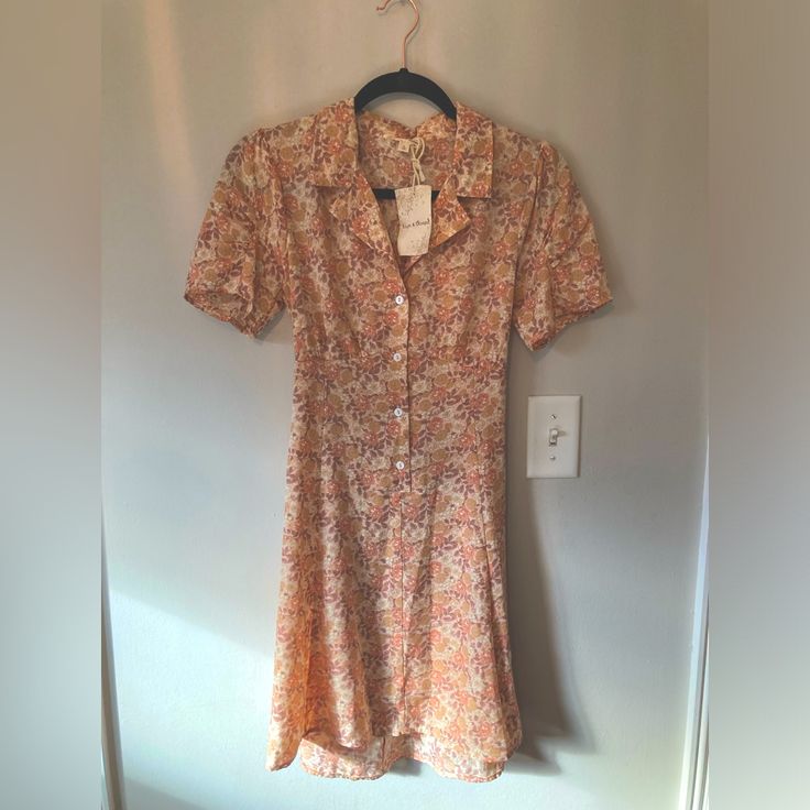 Nwt Size Small Hem & Thread Notch Collar Tie Waist Dress. New With Original Tags. Color Is A Peachy Pink With Lovely Floral Print. See Brand Photo For Best Display Of Color. Pit To Pit: 16” Approximately Shoulder To Hem: 34” Approximately Camouflage Dress, Boho Tunic Dress, Maternity Midi Dress, Choker Dress, Daisy Dress, Ribbed Midi Dress, Tie Waist Dress, Lace Shift Dress, Floral Lace Dress