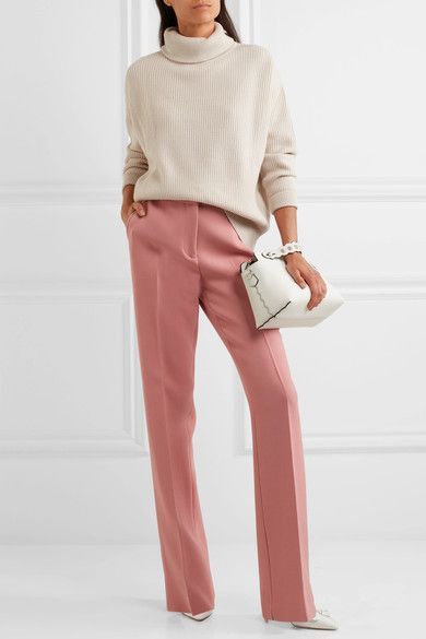 Pink Pants Outfit, Pink Trousers, Wool Crepe, Amal Clooney, Cooler Look, Pink Pants, Looks Chic, Work Wardrobe, Komplette Outfits