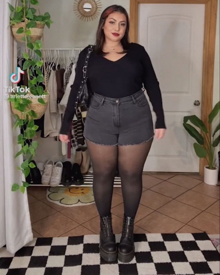 College Bar Outfit Plus Size, Plus Size Pop Punk Fashion, Grudge Aesthetics Style Plus Size, K Pop Concert Outfit Ideas Plus Size, Halloween Horror Nights Outfit Plus Size, Mod Size Outfits, Dinner And Dance Outfit, Everyday Outfits Fall Plus Size, Gothic Summer Outfits Plus Size