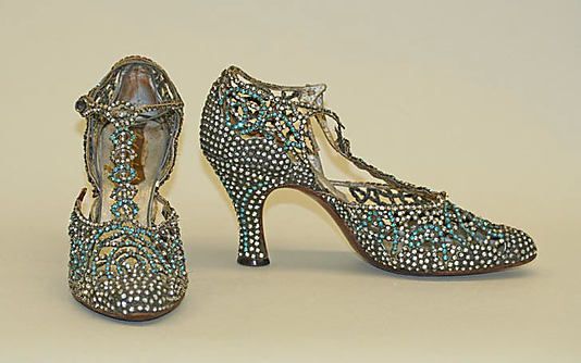 Seymour Troy Original Sandals    Date: 1933 Culture: American   Medium: metal, rhinestones Dimensions: Heel to Toe: 8 1/2 in. (21.6 cm) Art Deco Shoes, Style Année 20, 1920s Shoes, Historical Shoes, Madame Gres, Rhinestone Pumps, 1920s Style, Rhinestone Shoes, Old Shoes