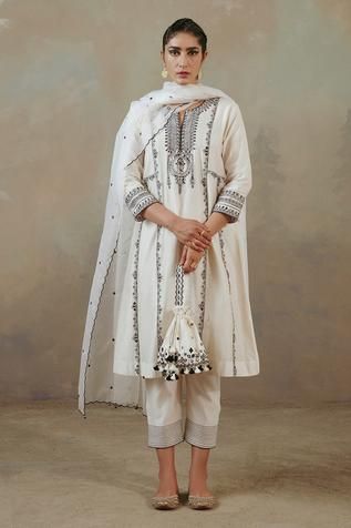 Shop for Sureena Chowdhri White Silk Chanderi Floral Embroidered Kurta Set for Women Online at Aza Fashions Sureena Chowdhri, Chanderi Dupatta, Fashion Dresses Formal, Embroidered Kurti, Indian Kurta, White Kurta, Embroidered Pants, Ikat Design, Suits Design