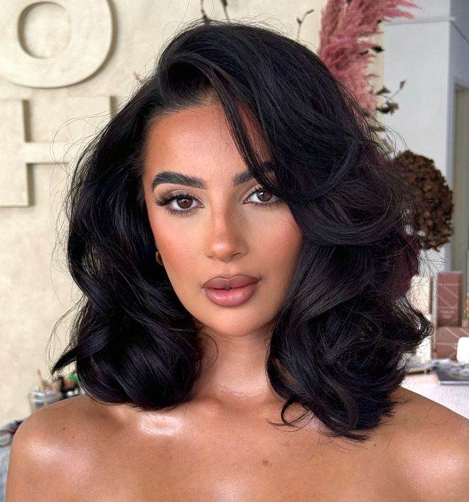 Check Out These Stunning Mob Wife Hairstyles | Fashionisers© Medium Short Bob Haircut, Medium Length Down Hairstyles, Monte Carlo Hairstyles, Short Hair Boss Lady, Shoulder Length Evening Hairstyles, Wedding Styles For Medium Length Hair, Blow Out Shoulder Length Hairstyles, Soft Curls For Shoulder Length Hair, Haircut For 30s Woman