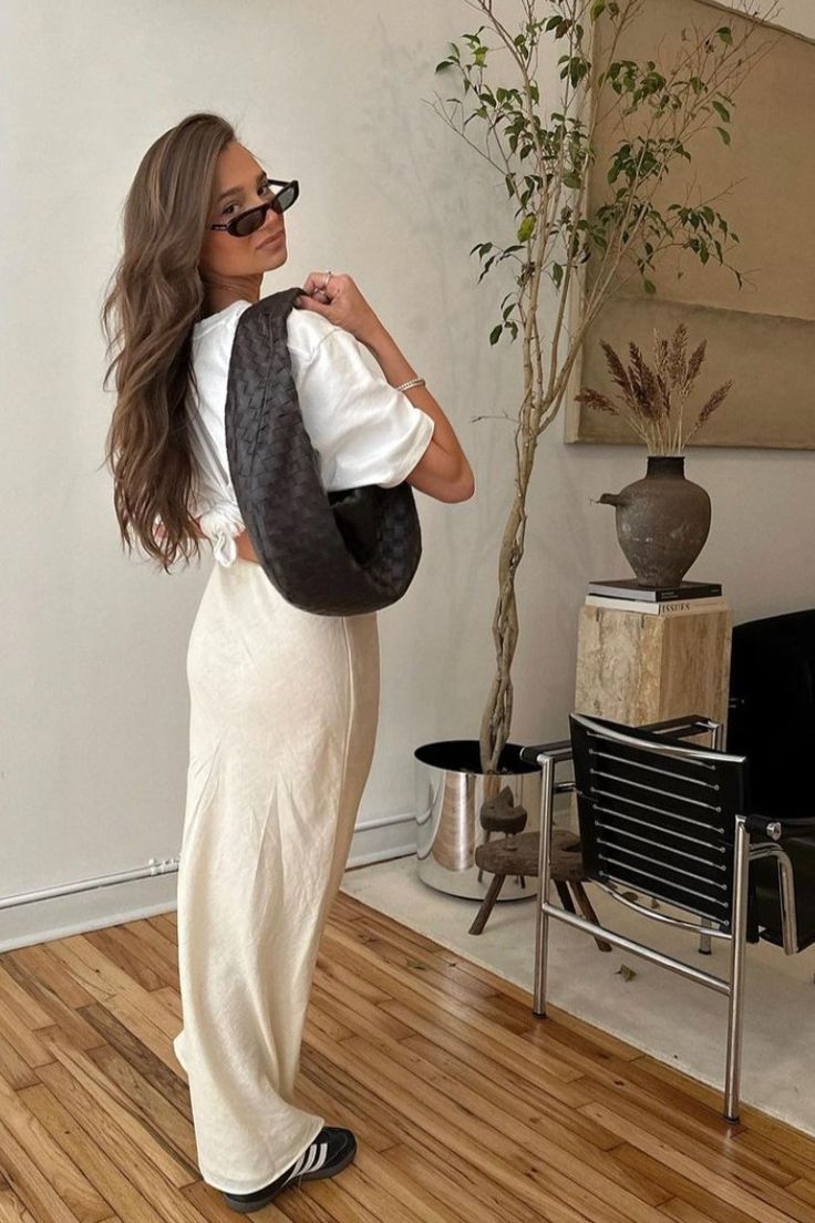 Credit: @weworewhat / Danielle Bernstein (on Instagram) Contains affiliate link Wabi Sabi Office, Danielle Bernstein Style, Weworewhat Danielle Bernstein, Rustic Wabi Sabi, Danielle Bernstein, Wabi Sabi, Personal Style, Outfit Inspo, Hair